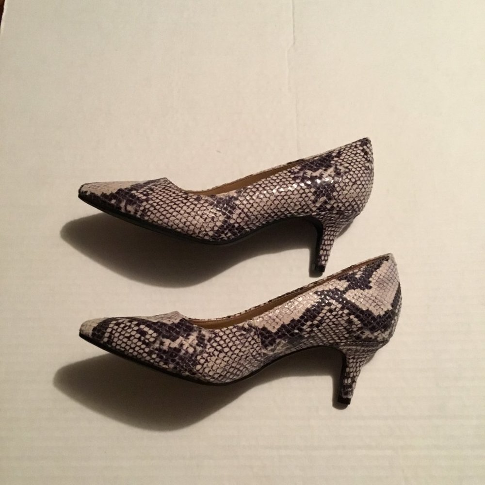 AEROSOLES lady's Rochester heels size 8 Wide in box - Picture 4 of 16